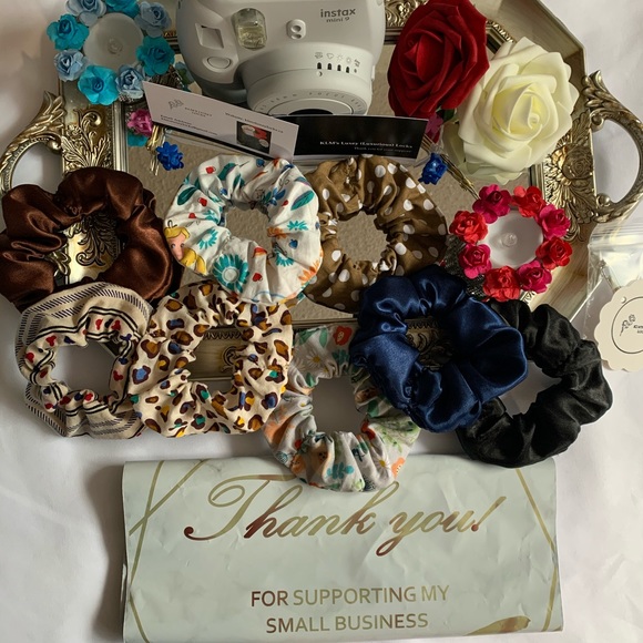 @klmsluxeylocks Handmade Hair Scrunchies $6 $8 $15 $30(support small businesses) - Picture 5 of 17